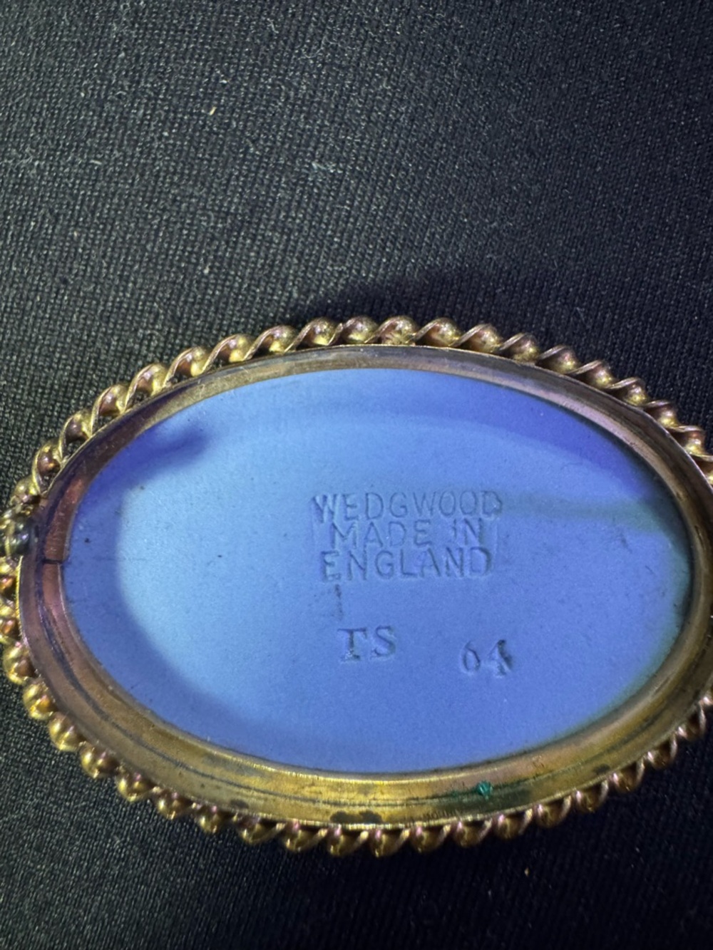 Wedgwood Blue pin! Vintage! In wonderful condition! Called The Cherub Seller! - Picture 4 of 6